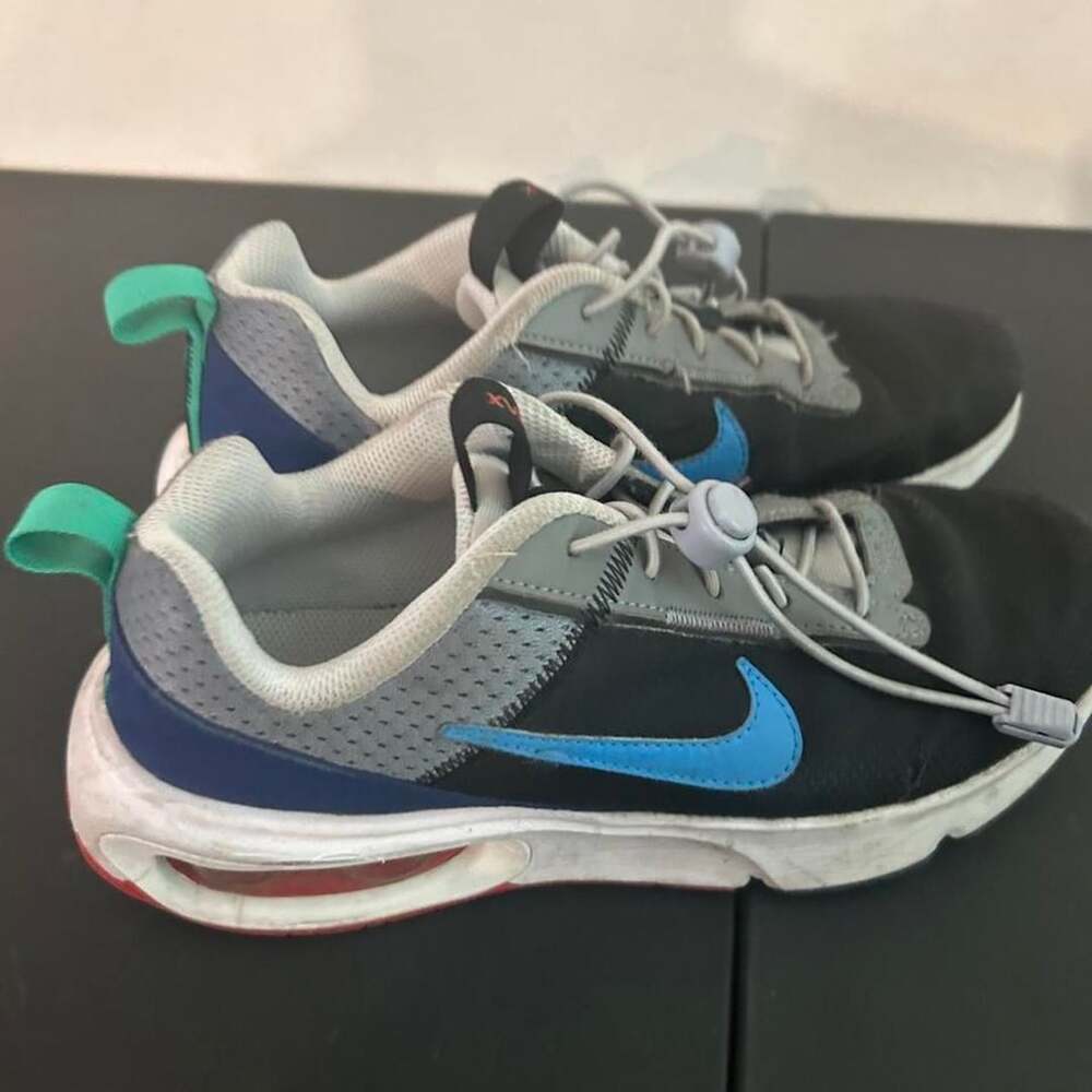 Nike Air Max Size 6Y Black Blue Sneakers